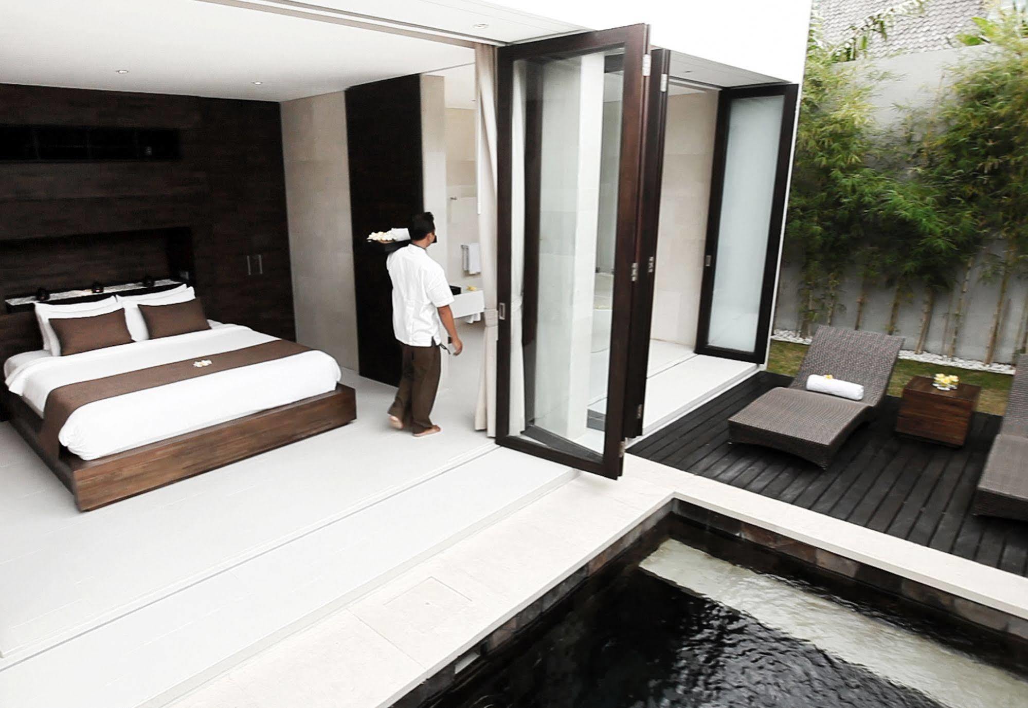 Equilibria Seminyak Villa Exteriör bild